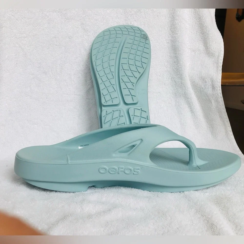 OOFOS Men's Mint Green Recovery Flip-Flops